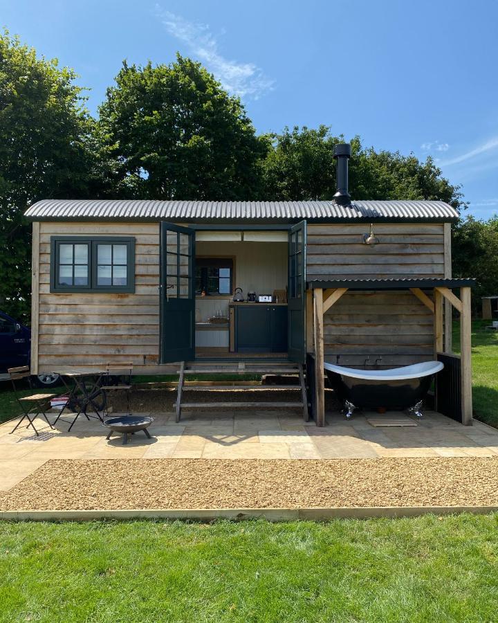 The Rabbit Warren Shepherd Hut Ketton Exterior foto